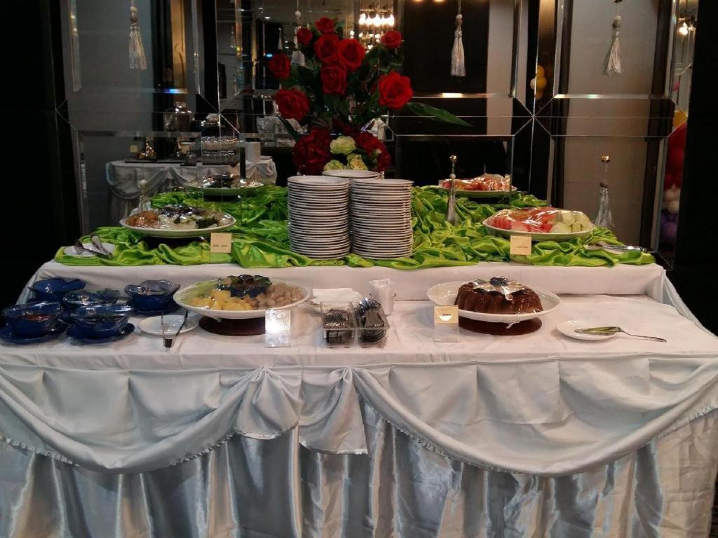 Couleur Hotel Cengkareng Jakarta Extérieur photo